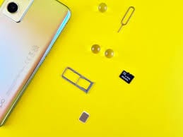 مقارنة بين تصميم Nord 5 وNord CE5 من OnePlus